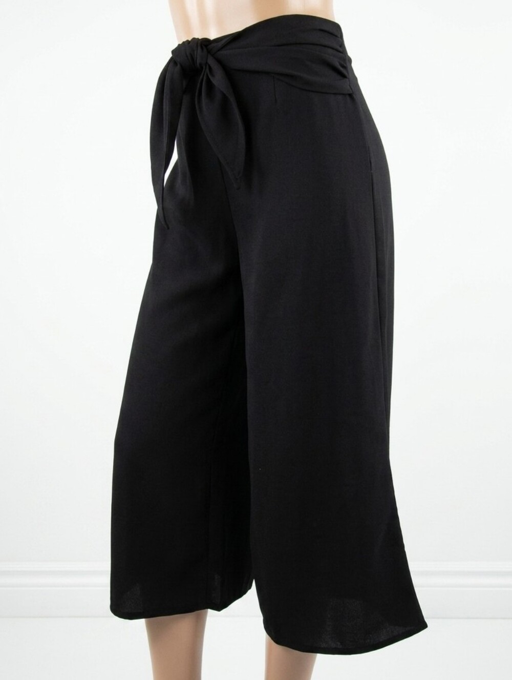 Gilbert Tie Waist Wide Leg Woven Capri Pants Womens Size Medium Cropped Black